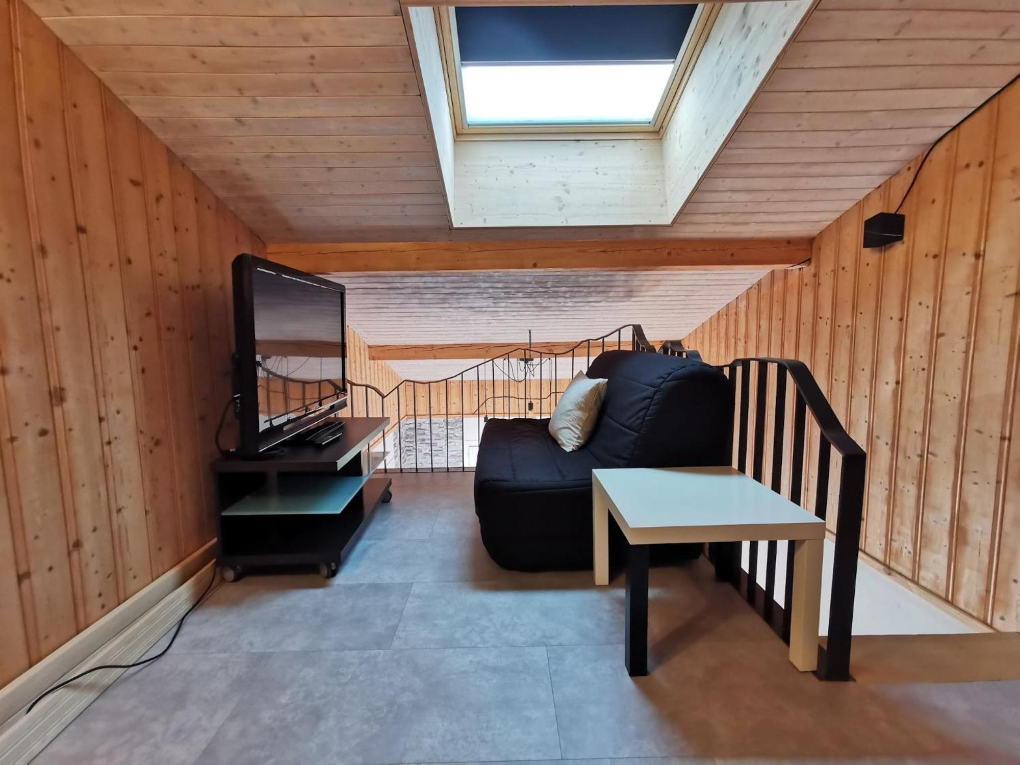 شقة Apt Nala - Sunny Renovated Duplex - 2Bed Apt - Views - Hikes ليز أوش المظهر الخارجي الصورة